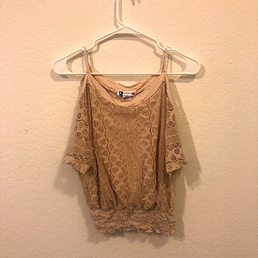 BODY CENTRAL ⭐️Nude Lace Off-the-Shoulder Top⭐️